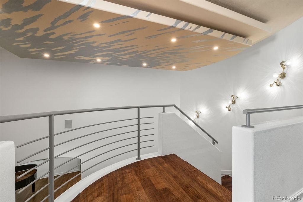 Image 15 of property listing at 6072 S Paris Street, Greenwood Village, CO 80111