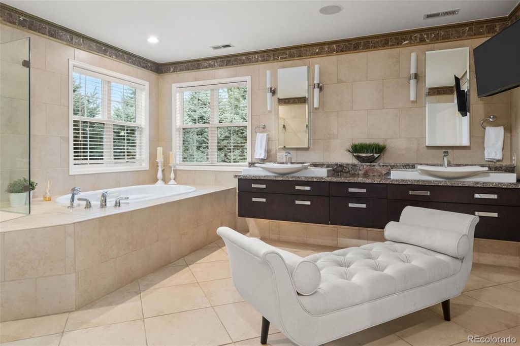 Image 22 of property listing at 6072 S Paris Street, Greenwood Village, CO 80111
