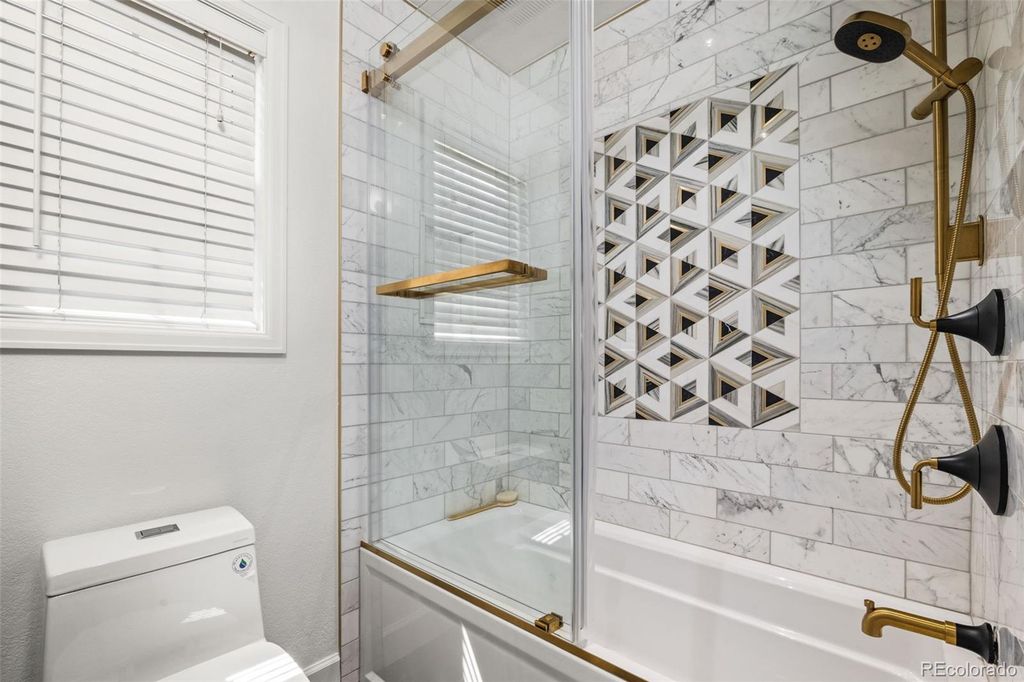 Image 26 of property listing at 6072 S Paris Street, Greenwood Village, CO 80111