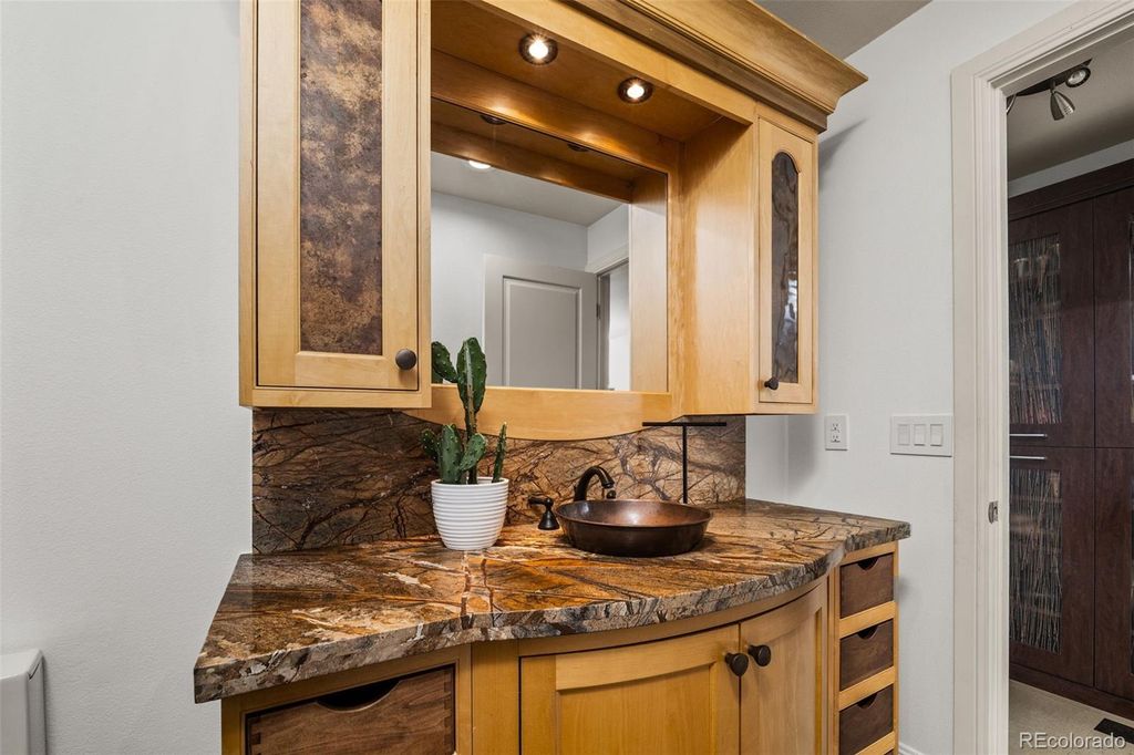 Image 33 of property listing at 6072 S Paris Street, Greenwood Village, CO 80111