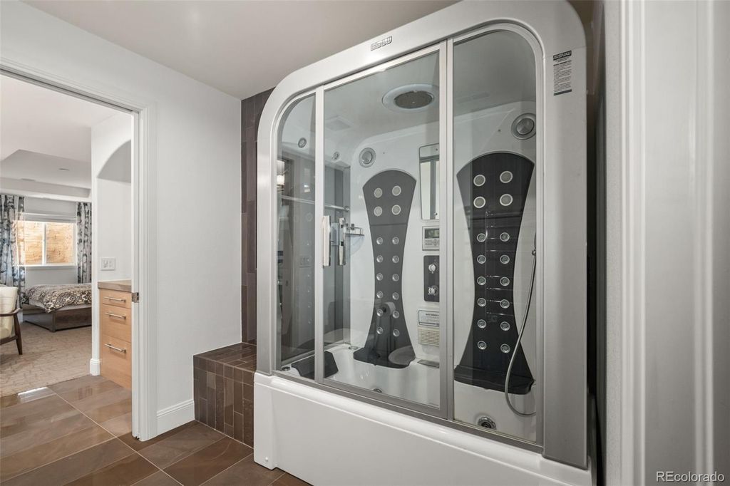 Image 38 of property listing at 6072 S Paris Street, Greenwood Village, CO 80111