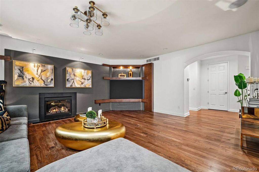 Image 5 of property listing at 6072 S Paris Street, Greenwood Village, CO 80111