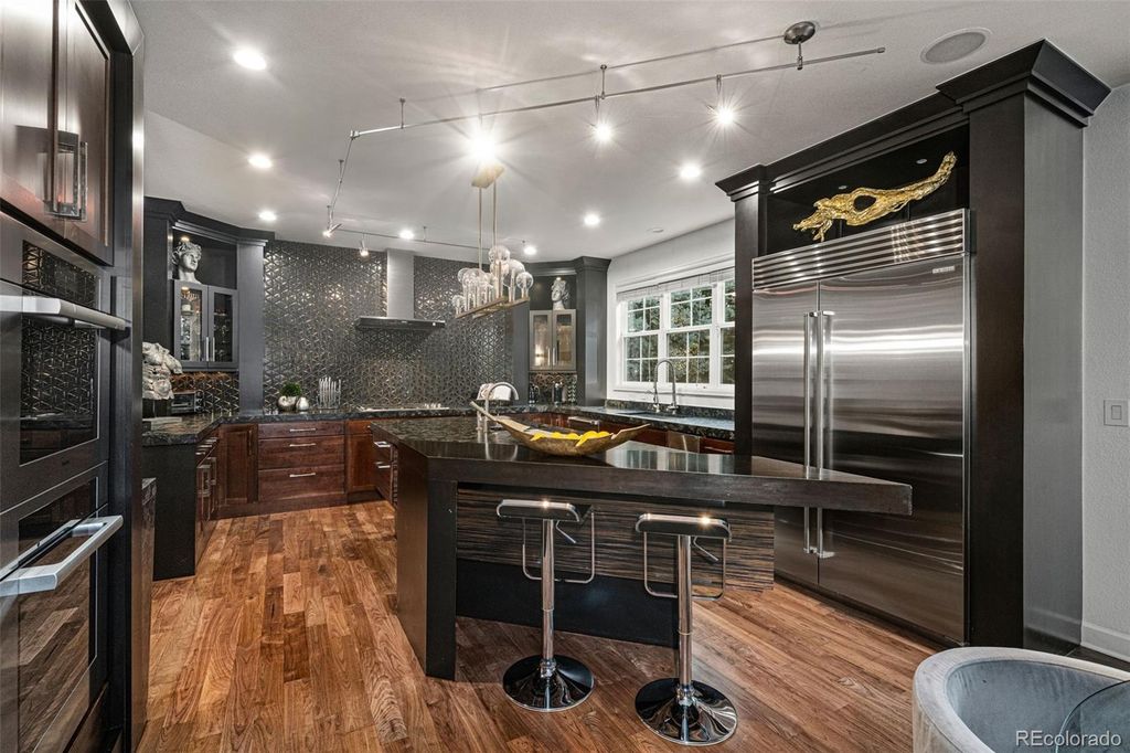 Image 8 of property listing at 6072 S Paris Street, Greenwood Village, CO 80111