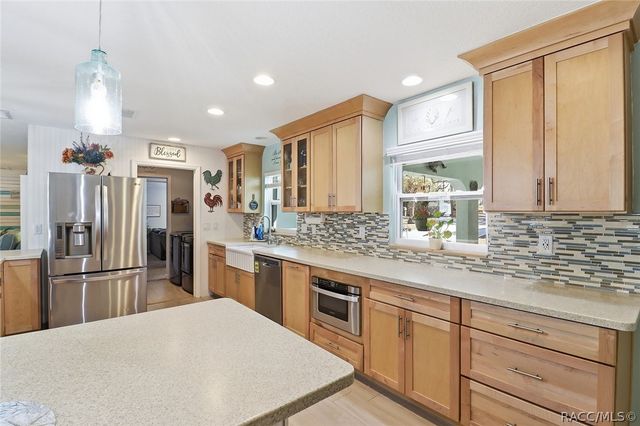 5921 W Desert Court, Beverly Hills, FL 34465