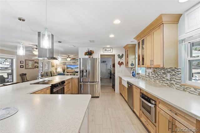 5921 W Desert Court, Beverly Hills, FL 34465