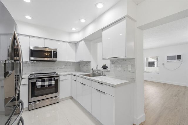 2780 NW 25, Fort Lauderdale, FL 33311