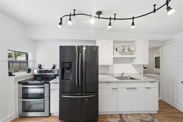 2780 NW 25, Fort Lauderdale, FL 33311