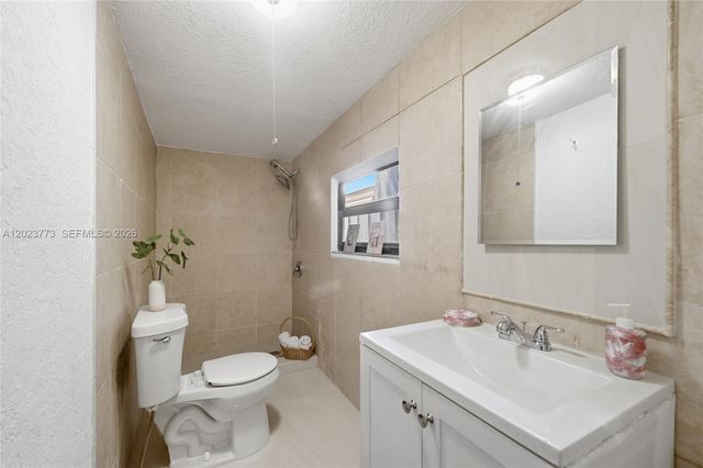 2780 NW 25, Fort Lauderdale, FL 33311