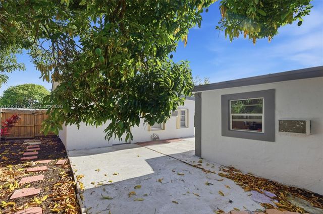 2780 NW 25, Fort Lauderdale, FL 33311