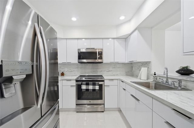 2780 NW 25, Fort Lauderdale, FL 33311