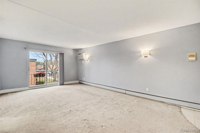 1840 Axtell Drive 7, Troy, MI 48084