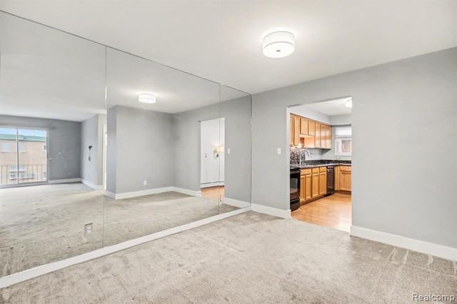 1840 Axtell Drive 7, Troy, MI 48084