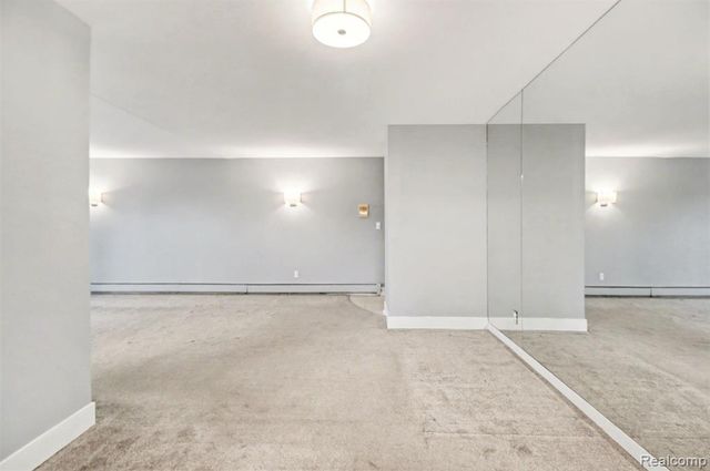 1840 Axtell Drive 7, Troy, MI 48084