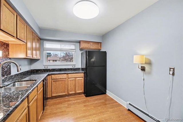 1840 Axtell Drive 7, Troy, MI 48084