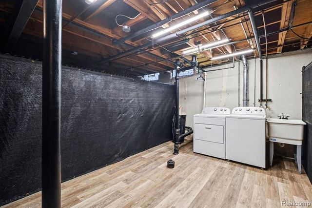 1840 Axtell Drive 7, Troy, MI 48084