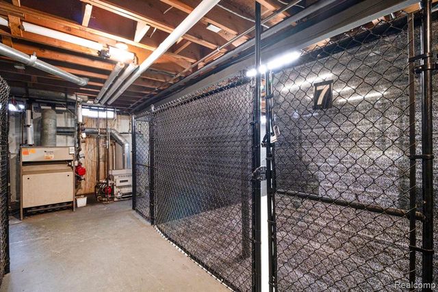 1840 Axtell Drive 7, Troy, MI 48084