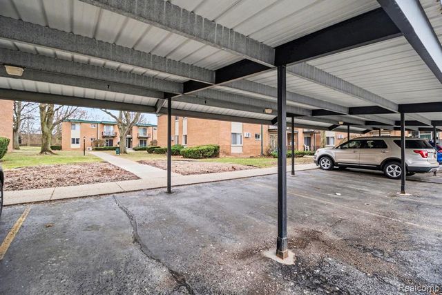 1840 Axtell Drive 7, Troy, MI 48084