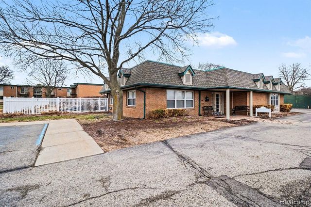 1840 Axtell Drive 7, Troy, MI 48084
