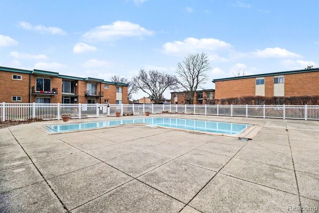 1840 Axtell Drive 7, Troy, MI 48084