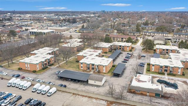 1840 Axtell Drive 7, Troy, MI 48084