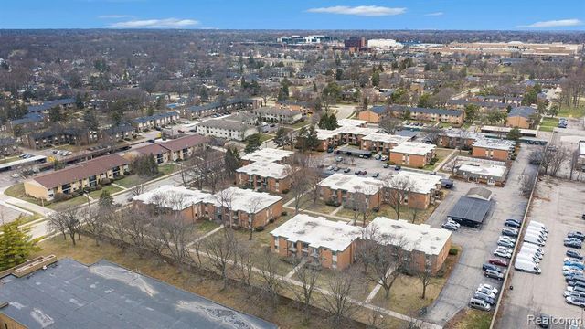 1840 Axtell Drive 7, Troy, MI 48084