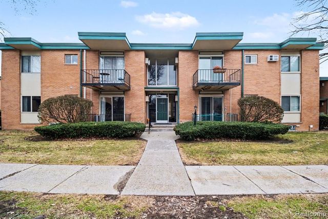 1840 Axtell Drive 7, Troy, MI 48084