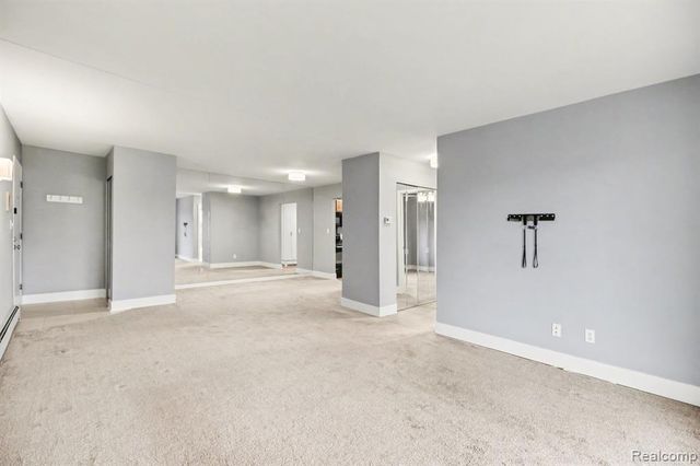 1840 Axtell Drive 7, Troy, MI 48084