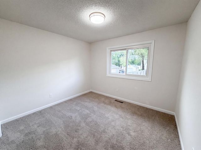546 Hazel Street N, Saint Paul, MN 55119