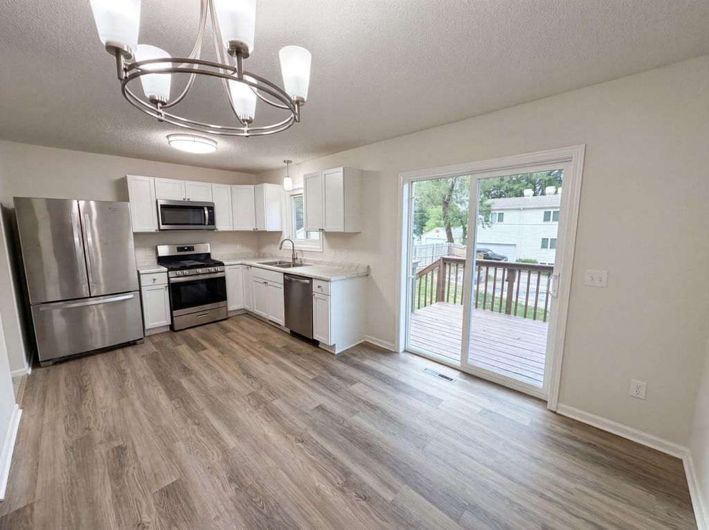 546 Hazel Street N, Saint Paul, MN 55119 — photo 2