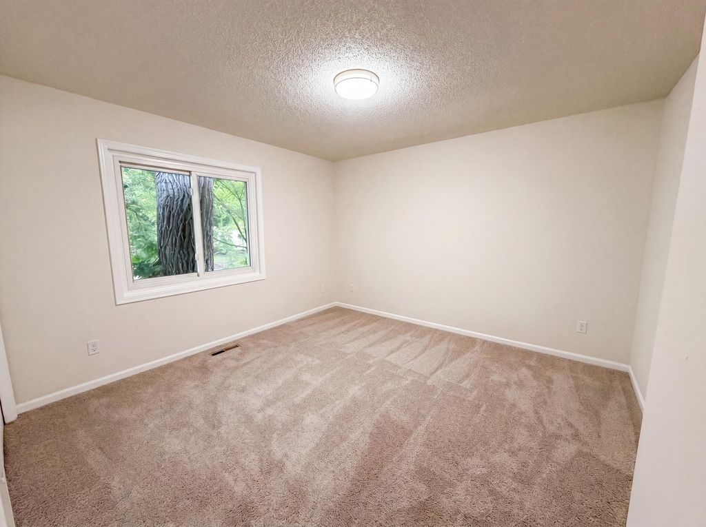 546 Hazel Street N, Saint Paul, MN 55119 — photo 4