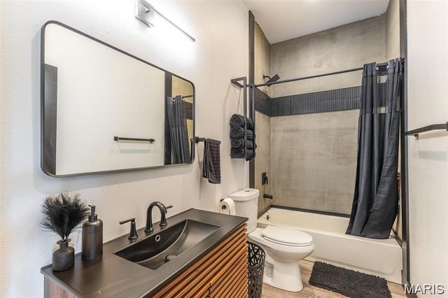 1300 River Valley Road, Doniphan, MO 63935