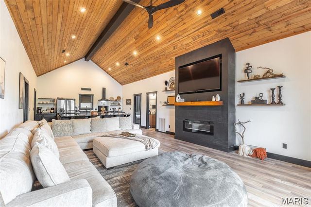 1300 River Valley Road, Doniphan, MO 63935