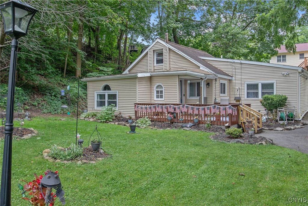 217 Melrose Avenue, Camillus, NY 13219