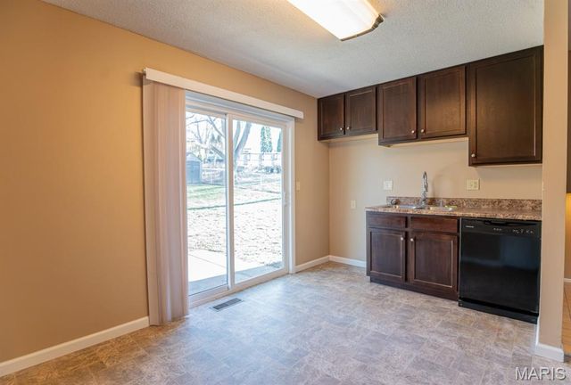 1707 E 9th Street, Washington, MO 63090