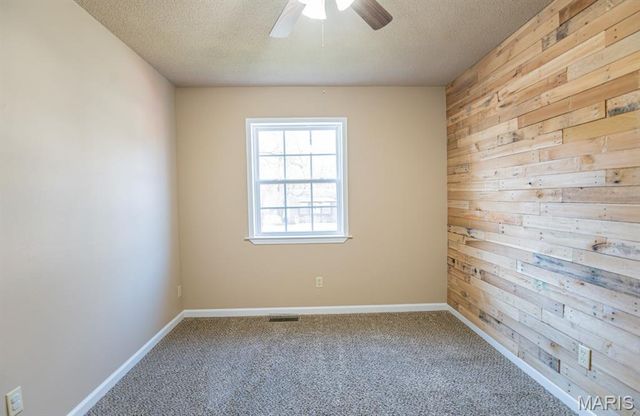 1707 E 9th Street, Washington, MO 63090