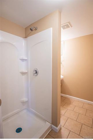 1707 E 9th Street, Washington, MO 63090