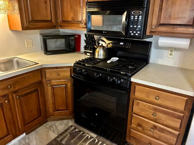 896 Andover Court Se, City Of Kentwood, MI 49508