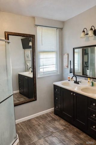 4605 Ray Avenue, St Louis, MO 63116