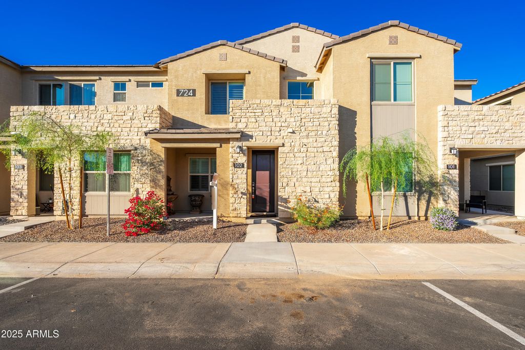 Image 1 of property listing at 724 E LARK Street 102, Gilbert, AZ 85297