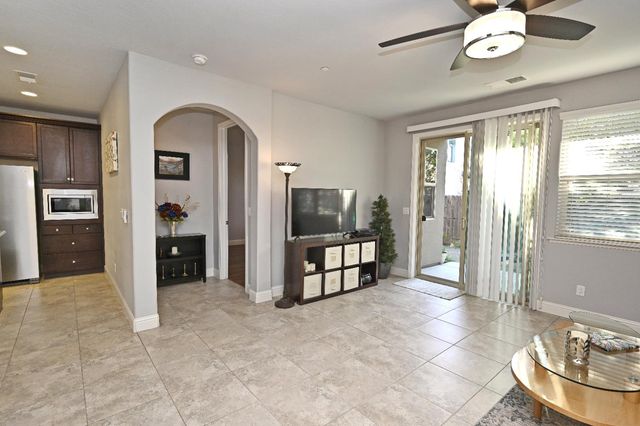 11333 N Cherry Sage Avenue, Fresno, CA 93730