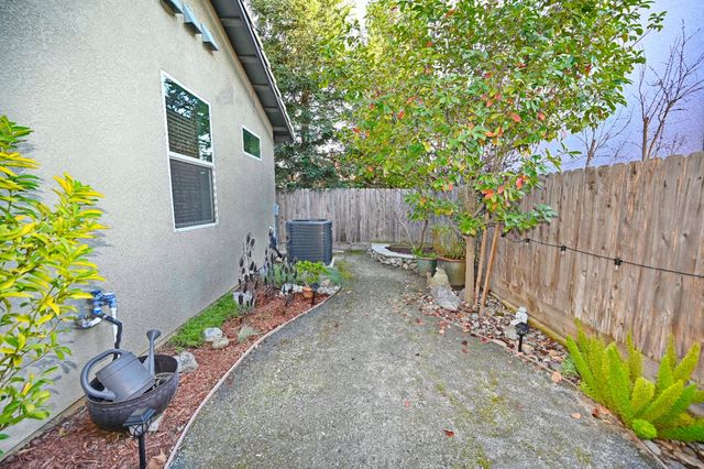 11333 N Cherry Sage Avenue, Fresno, CA 93730