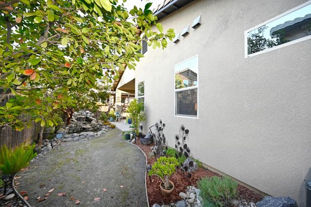 11333 N Cherry Sage Avenue, Fresno, CA 93730