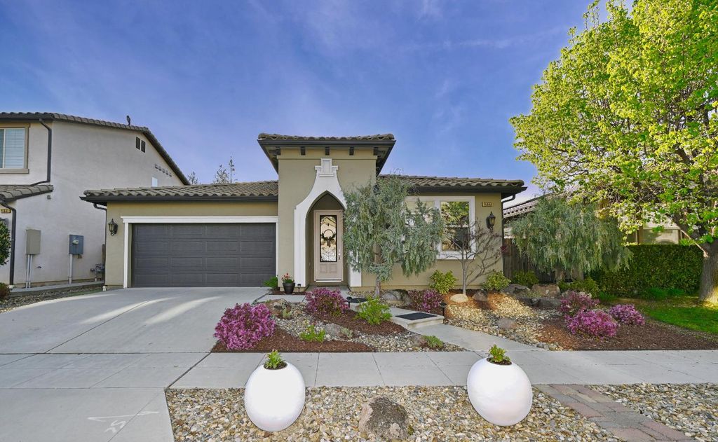 11333 N Cherry Sage Avenue, Fresno, CA 93730