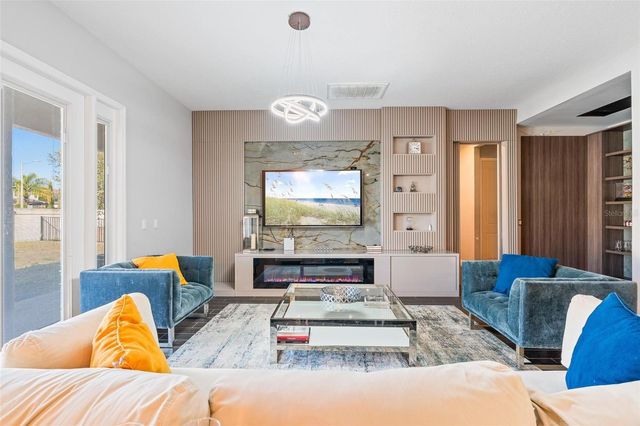 8324 LUDINGTON CIRCLE, Orlando, FL 32836