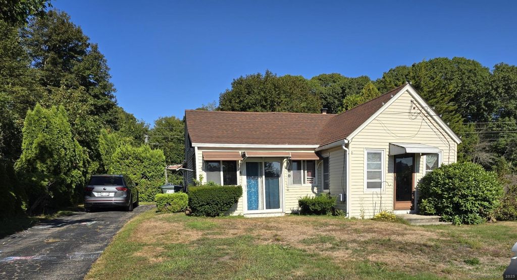 2 Pawcatuck Avenue, Stonington, CT 06379