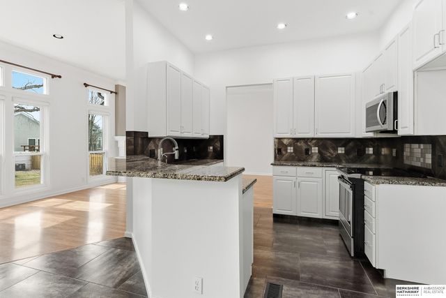 17265 Pine Street, Omaha, NE 68130