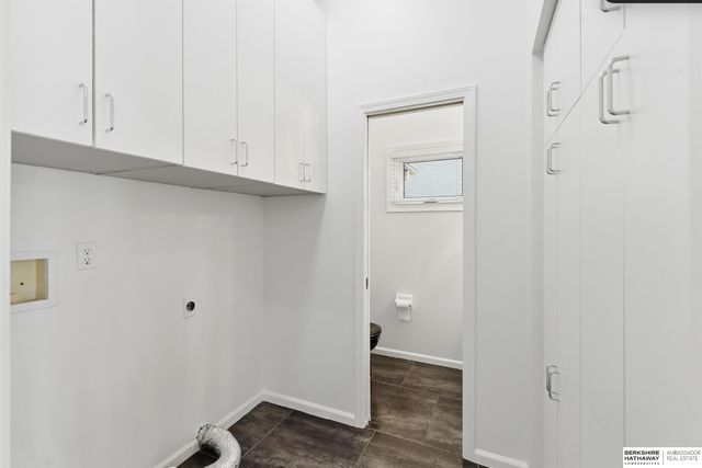 17265 Pine Street, Omaha, NE 68130