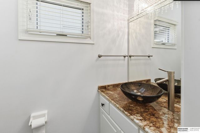 17265 Pine Street, Omaha, NE 68130