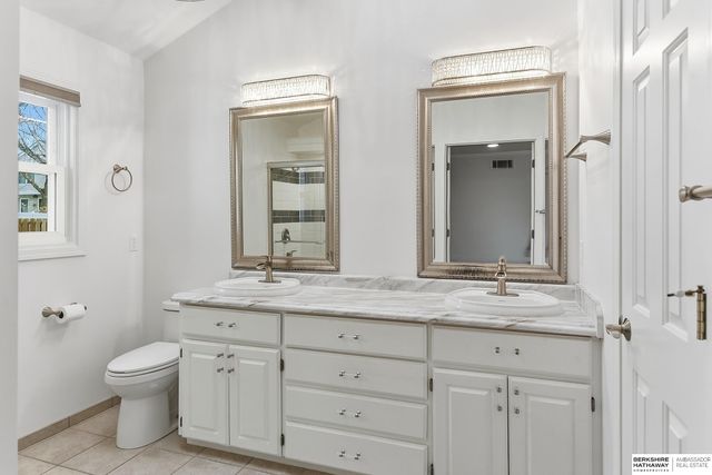 17265 Pine Street, Omaha, NE 68130