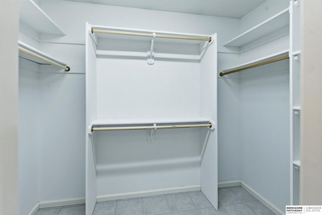 17265 Pine Street, Omaha, NE 68130